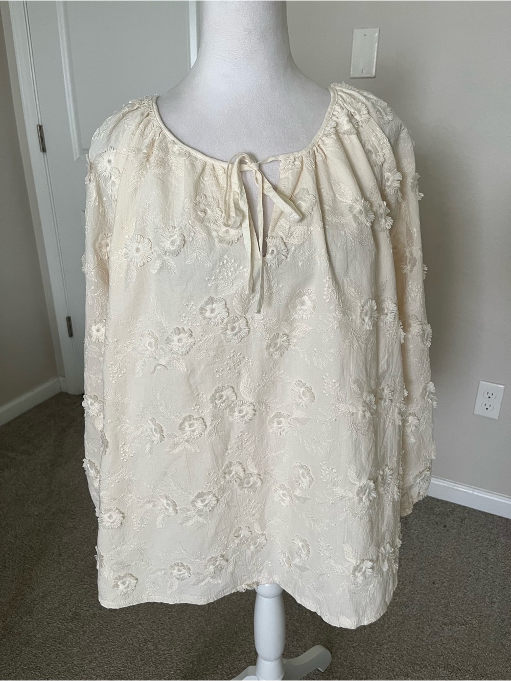 Like New Liv Los Angeles Womens Cream Floral Embroidered Peasant Top Size XXL